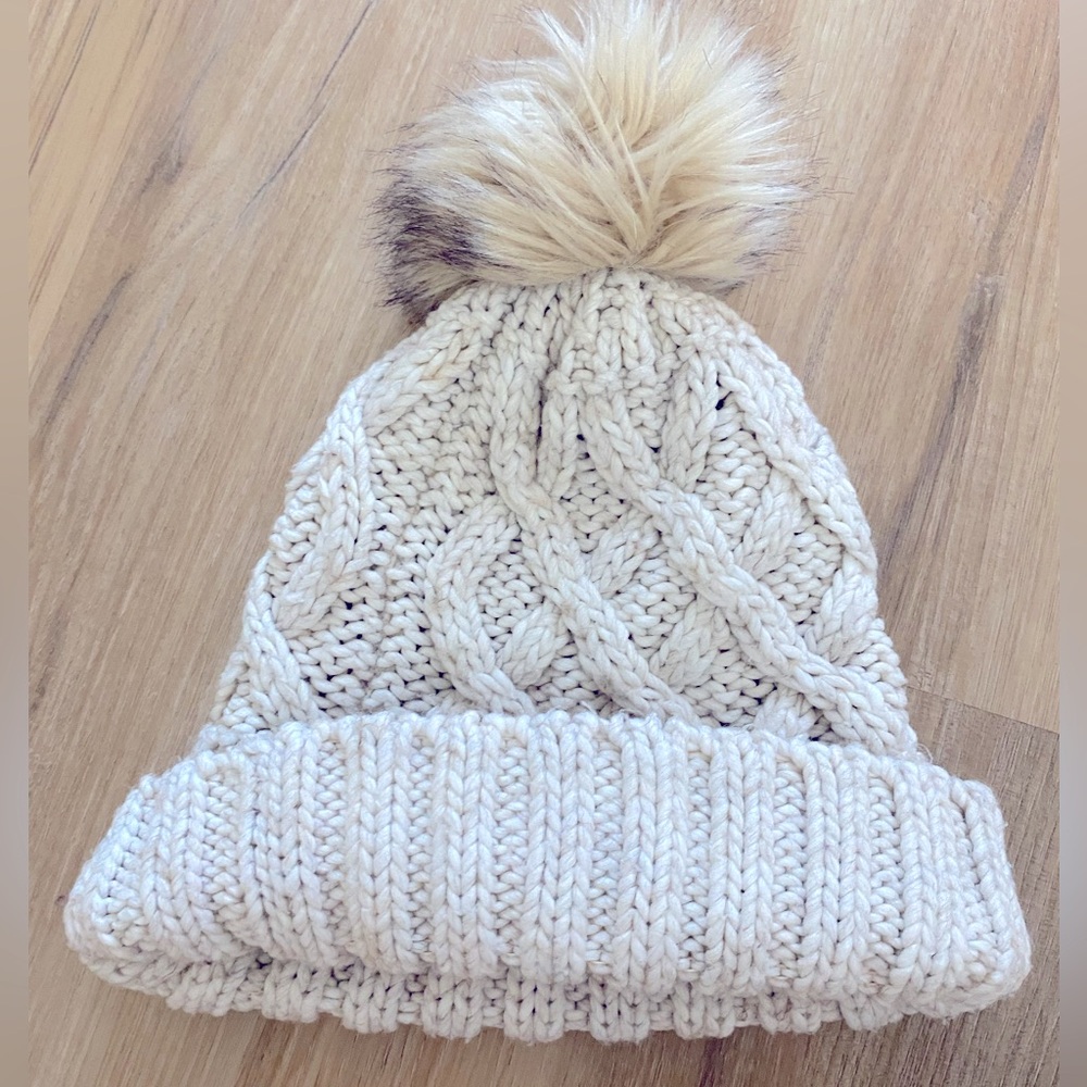 ❤️🥰Jessica Simpson Large Pom Pom Beige White Beanie Snow Hat